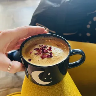 Golden latte of amazing  added some rose petals because why not