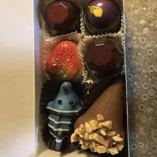 Dark raspberry, wild strawberry, PB&amp;J, blackberry clownfish, and a peanut butter chocolate cone. Beeeeauuuteeeful!