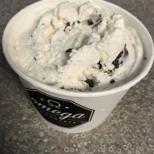 Vanilla bean with dark chocolate gelato. Awesome!!