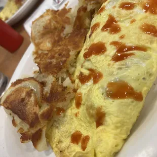 Omelette with hot sauce and hash browns