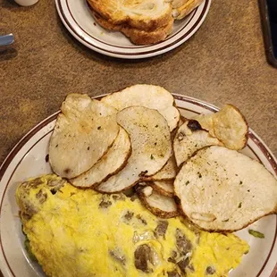 the californian omelet, thin sliced potatoes, and sourdough.