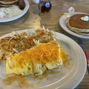 Omelet, hash browns and pancakes.