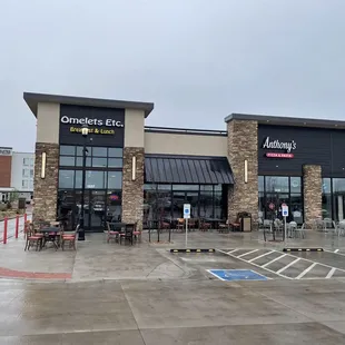 the outside of a restaurant