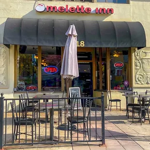 the outside of the restaurant