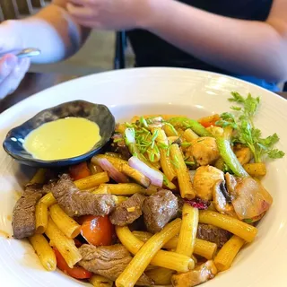 Nui Xao Bo (Macaroni Filet Mignon Beef)