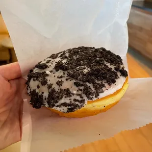 Oreo with vanilla cream inside