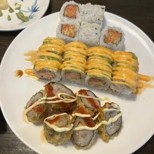 Spicy tuna roll, OMG roll, Volcano roll