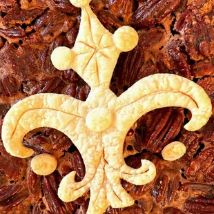 a fleur de lis pie
