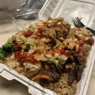 Beef chicken shrimp combo. Yum yum and spicy sauce