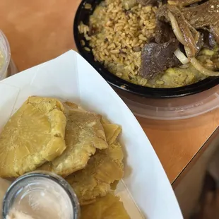 Tostones de pana y bowl de churrasco