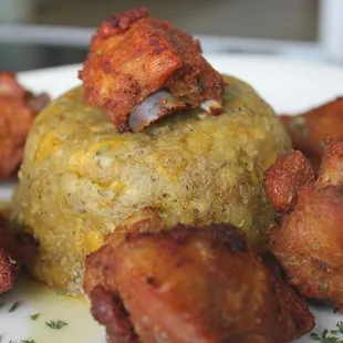 Mofongo Chicharrones de Pollo