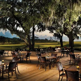 Marsh View Bar &amp; Grill Outdoors