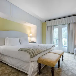 Contemporary Luxury King Guest Room at Omni Bedford Springs Resort &amp; Spa