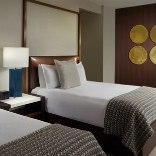 Sheppard Suite Queen Room at Omni Charlotte Hotel