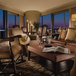 Lounge Area at Omni Fort Worth Hotel