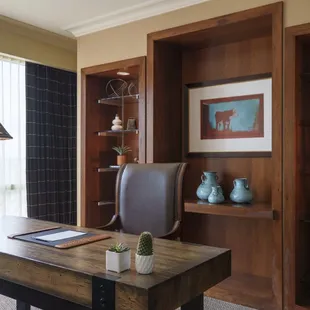 Guestroom Rye Suite Desk