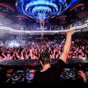 Martin Garrix spinning!!