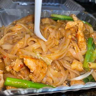 19. Chicken Pad Thai Plate