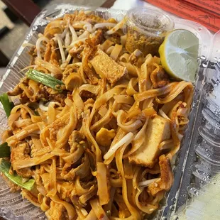19. Chicken Pad Thai Plate