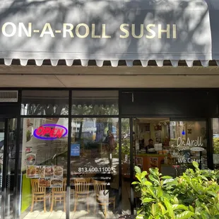 Stay away!!! Don't eat here!!!