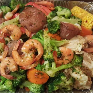 shrimp, broccoli, carrots, and corn