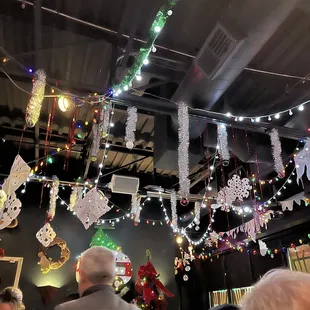  people in a restaurant