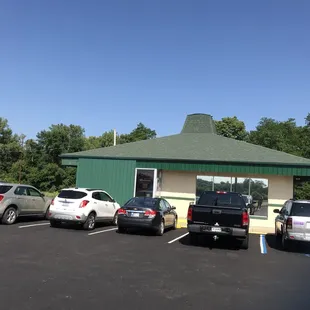a row of cars parked in a parking lot