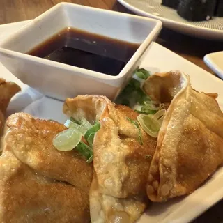 Gyoza (6 Pot Stickers)