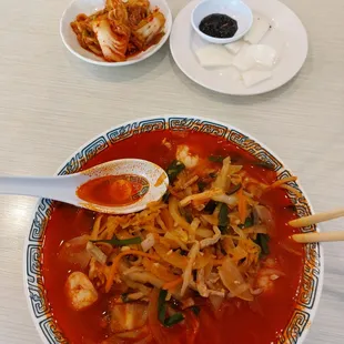 NOODLES WITH SEAFOOD &amp; SOUP (jjamppong)