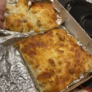 Pagash - ordered parbaked and finished at home at 420 degrees for 30ish minutes - delicious!