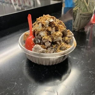 Peanut butter lovers sundae