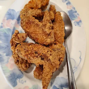 Another view of da Harm Ha Frrrrrried Chicken wings. Da buggah was broke da moufth ono!