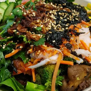 Bulgogi beef on salad
