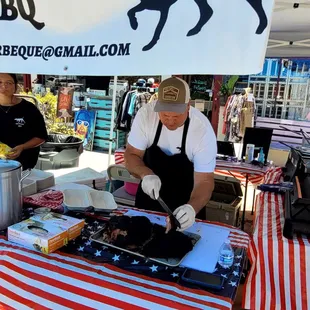 This man was born to BBQ!