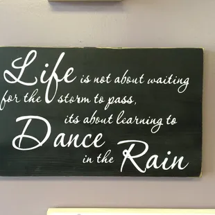 Love the inspirational quotes throughout the studio! Vet positive vibe!