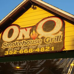 Great ribs and pulled pork.  Daily soup also a hit.  Ask for the hot BBQ sauce.  Service tonight was great,  thanks Jessica!