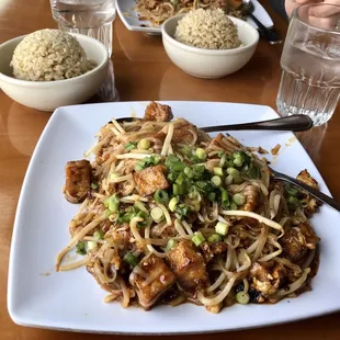 Pad Thai with tofu and brown rice