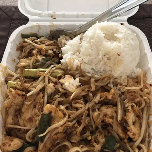 Burnt Chicken Phad Thai