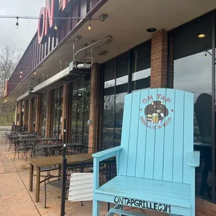 Front patio-great when nice weather