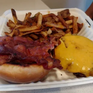 Bacon cheeseburger fries