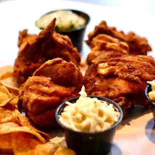 a plate of fried chicken, macaroni and cheese, macaroni and cheese,