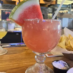 nachos, drink
