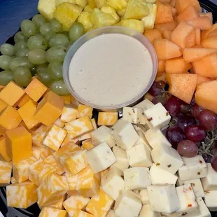 fruit/cheese tray