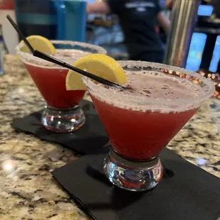 two cocktails with lemon wedges