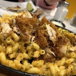 Mac n Cheese with Happy Hour Cajun Wings (that I shredded)