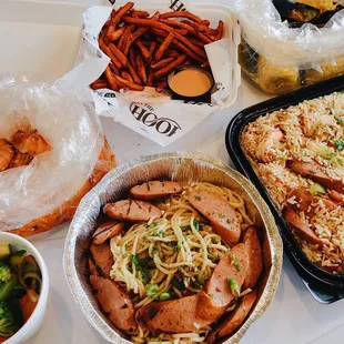 Garlic Noodle, Sweet Potato Fries, Jambalaya, 1 lb. Shrimp; IG: @courtneyy_fiteats