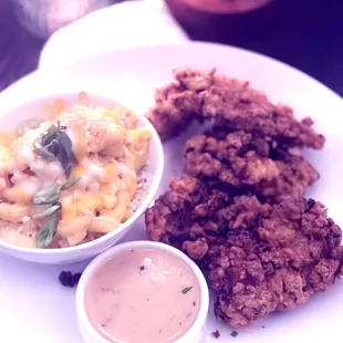 a plate of food with macaroni and cheese