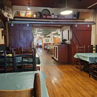 sushi and sashimi, interior