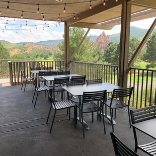 Scenic outdoor dining