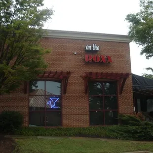 the outside of a restaurant